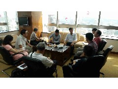 2016-10-25 商會領(lǐng)導(dǎo)共同商議世界五邑商會信德展售廳開幕式