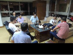 2016-10-03 商會領(lǐng)導(dǎo)指導(dǎo)年輕人經(jīng)商